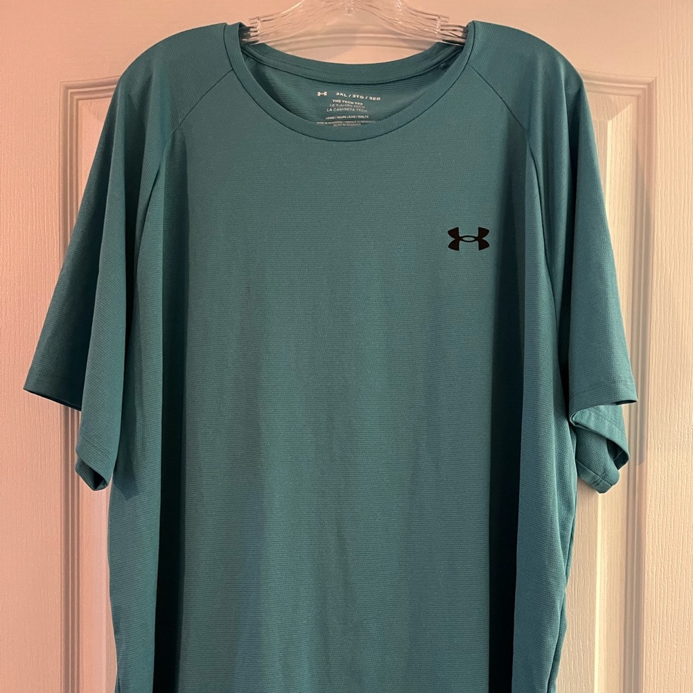 EUC light green Under Armour tshirt